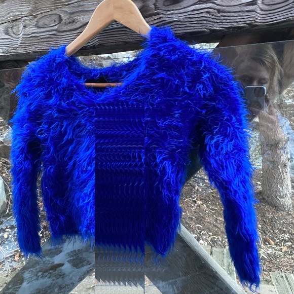 Y2K fuzzy cropped hoodie - Picture 5 of 11